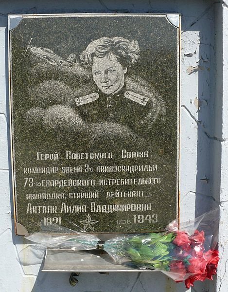 The Death of Fighter Pilot Lidiia Litviak: Rumor and Hearsay as Historical Evidence
